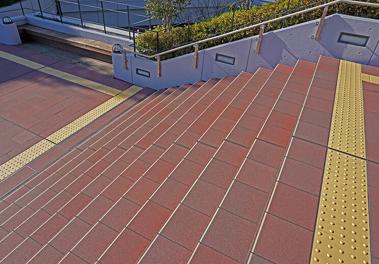 防滑階段材 アベイラス アンプロップ 階段材