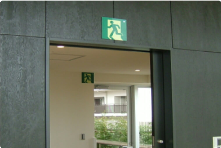 高輝度蓄光式誘導標識(壁)