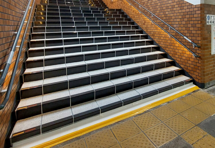 【駅舎向け】アベイラス アンプロップ 階段材